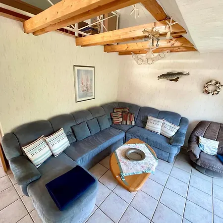 Christinas Fewo Fischerhus Mit 3 Schlafzimmer, Kueche, Wohnzimmer,badezimmer , Balkon U Garten U Parkplatz In Thiede * 萨尔茨吉特