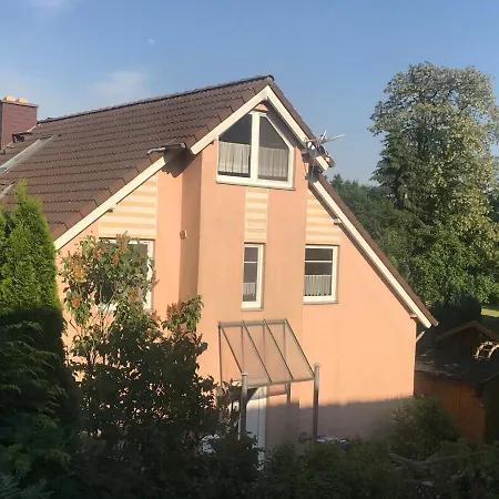 Christinas Fewo Fischerhus Mit 3 Schlafzimmer, Kueche, Wohnzimmer,badezimmer , Balkon U Garten U Parkplatz In Thiede *