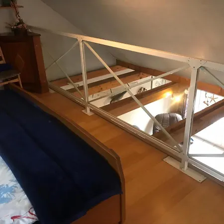 Christinas Fewo Fischerhus Mit 3 Schlafzimmer, Kueche, Wohnzimmer,badezimmer , Balkon U Garten U Parkplatz In Thiede * 萨尔茨吉特
