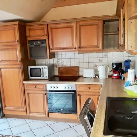 Christinas Fewo Fischerhus Mit 3 Schlafzimmer, Kueche, Wohnzimmer,badezimmer , Balkon U Garten U Parkplatz In Thiede