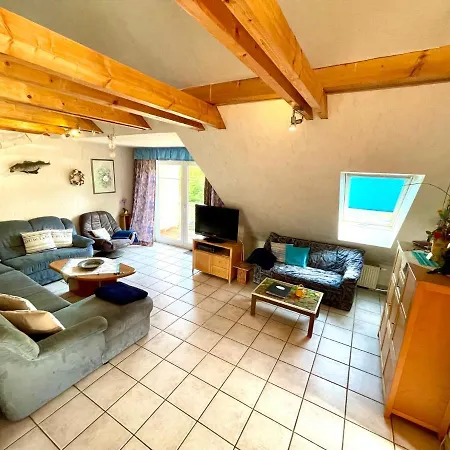 Christinas Fewo Fischerhus Mit 3 Schlafzimmer, Kueche, Wohnzimmer,badezimmer , Balkon U Garten U Parkplatz In Thiede 萨尔茨吉特
