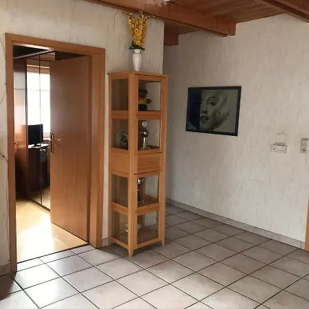 Christinas Fewo Fischerhus Mit 3 Schlafzimmer, Kueche, Wohnzimmer,badezimmer , Balkon U Garten U Parkplatz In Thiede 公寓 萨尔茨吉特