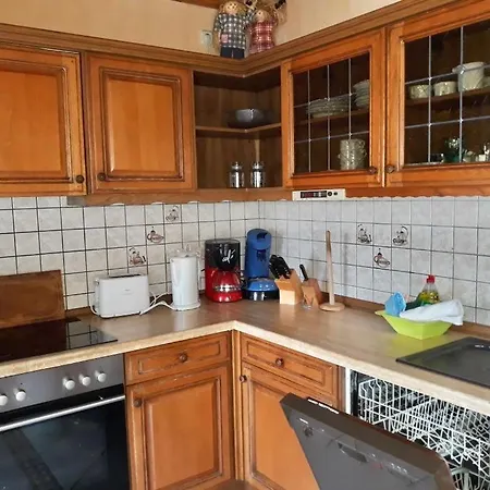 Christinas Fewo Fischerhus Mit 3 Schlafzimmer, Kueche, Wohnzimmer,badezimmer , Balkon U Garten U Parkplatz In Thiede 萨尔茨吉特