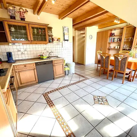 Christinas Fewo Fischerhus Mit 3 Schlafzimmer, Kueche, Wohnzimmer,badezimmer , Balkon U Garten U Parkplatz In Thiede *