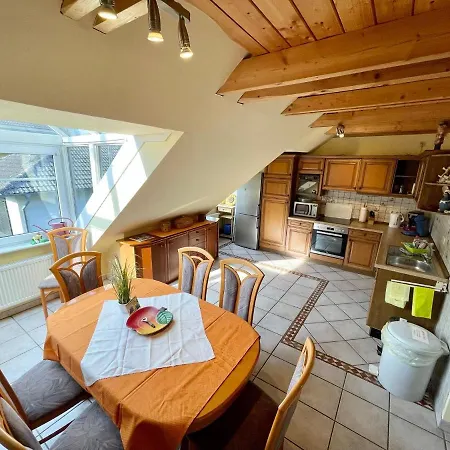 Christinas Fewo Fischerhus Mit 3 Schlafzimmer, Kueche, Wohnzimmer,badezimmer , Balkon U Garten U Parkplatz In Thiede