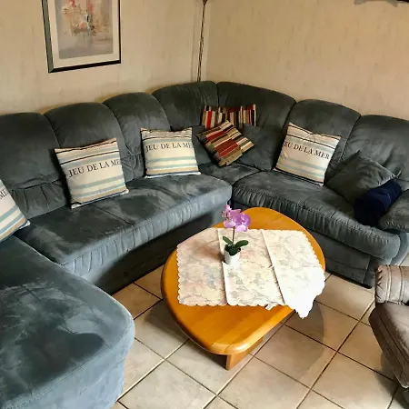 Christinas Fewo Fischerhus Mit 3 Schlafzimmer, Kueche, Wohnzimmer,badezimmer , Balkon U Garten U Parkplatz In Thiede *