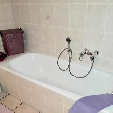 公寓 Christinas Fewo Fischerhus Mit 3 Schlafzimmer, Kueche, Wohnzimmer,badezimmer , Balkon U Garten U Parkplatz In Thiede 萨尔茨吉特